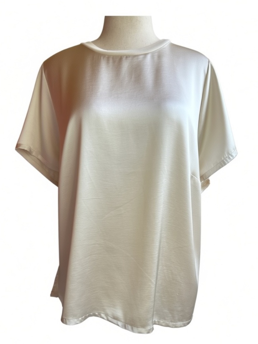 Torrid Ivory Satin Short Sleeve Blouse Top Size 2 Plus 18/20